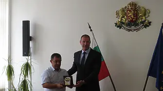Иван Иванов с почетен знак на областния управител на Шумен