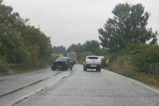 Един загина, а трима, сред които и дете, са в тежко състояние след катастрофа на пътя София-Варна в Ловешко
