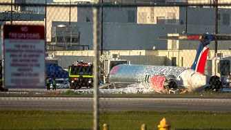Пътнически самолет се запали при кацане на летището в Маями