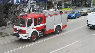 Неизправност предизвика пожар в автомобил на улица в Плевен