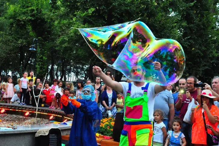 Театър ВЕСЕЛ очаква „Балон като слон“ за участие във   фестивала „Лято, кукли и приятели“