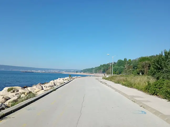 Движението по крайбрежната алея във Варна не е безопасно