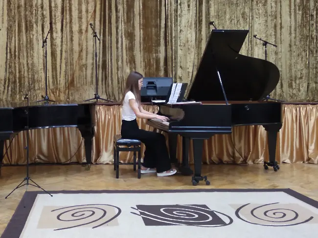 Годишен концерт на възпитаниците от класа по пиано към Детската музикална школа