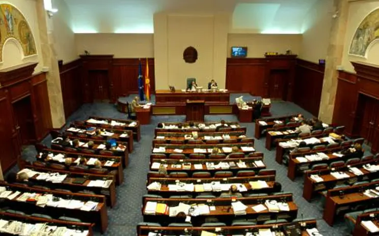 Депутати се биха в македонския парламент (видео)