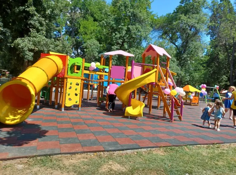 Детска площадка с люлка за деца с увреждания откриха в Пазарджик