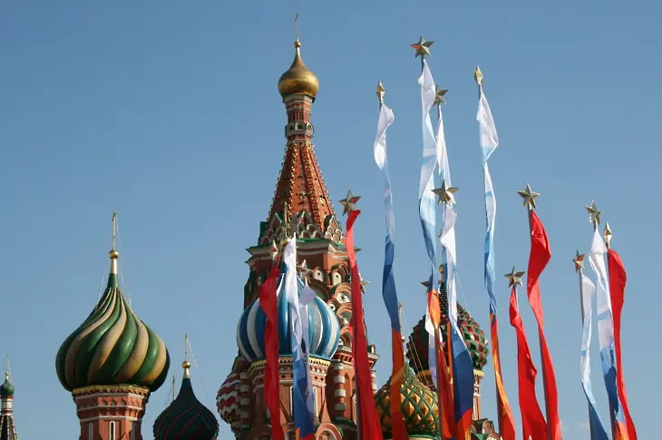 Русия ще обсъди дали да запази посолството си в България