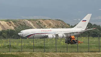 Самолетите на руските дипломати кацнаха в София (снимки)