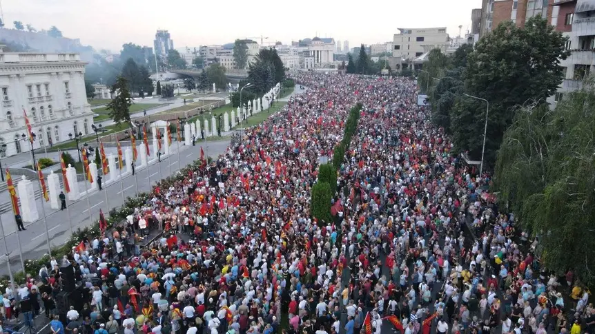 Хиляди граждани протестираха срещу „френското предложение“ в Скопие