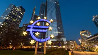 Скулптурата на еврото пред ЕЦБ е обявена за продажба