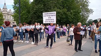 Служители на „Напоителни системи“ клон Долен Дунав излязоха на протест в защита на досегашния си управител Миглена Трифонова
