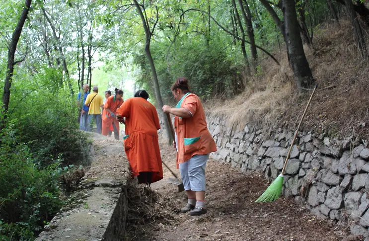 Почистват 4 километра пътеки  на Младежкия хълм
