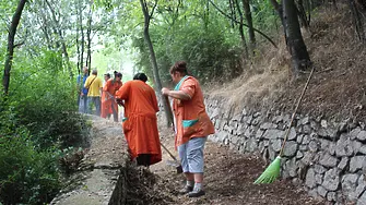 Почистват 4 километра пътеки  на Младежкия хълм