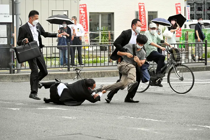 В Япония разследват „пропуски в сигурността” при атаката срещу Абе