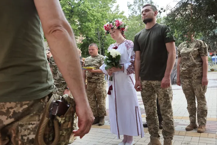 Война и любов: 102 хиляди брака са сключени в Украйна за 6 месеца