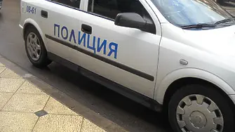 Човек откри труп на мъж до паркираната си кола