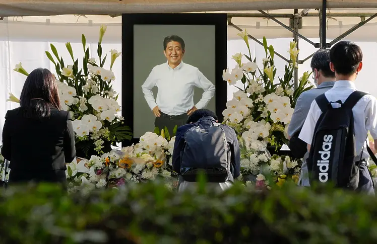 Япония се прощава с Шиндзо Абе