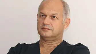 Проф. д-р Валентин Василев е декан на Факултета по обществено здраве и здравни грижи 