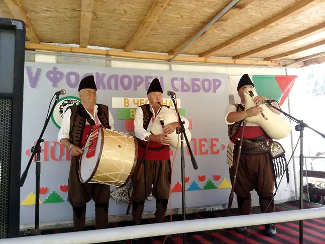 В Новоселяне отбелязаха 185 години от рождението на Левски и 155 години от основаването на първият за дупнишкия крайтаен революционен комитет
