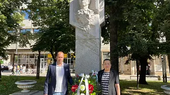 Поднесоха венци и цветя пред паметника на Апостола във Враца