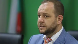 Не пуснаха министър Сандов да влезе в ТЕЦ „Брикел“ (видео)