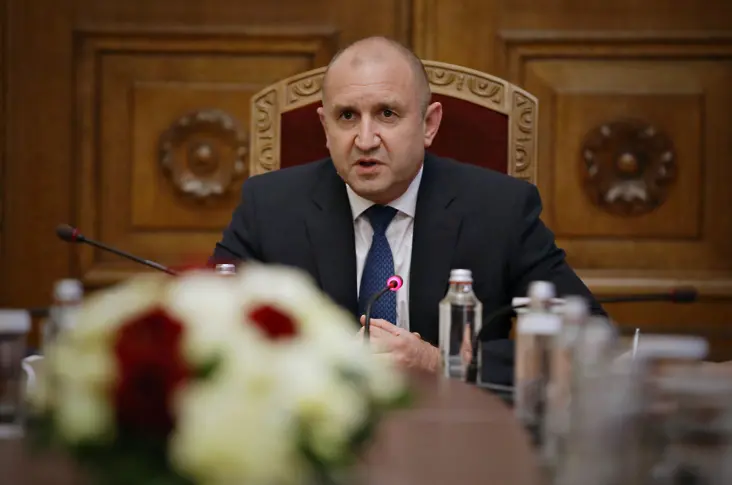 Радев проведе срещи с парламентарните групи (обзор)