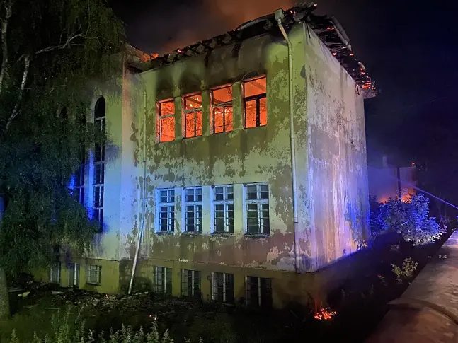 Изгоряха две необитаеми къщи в Присадец