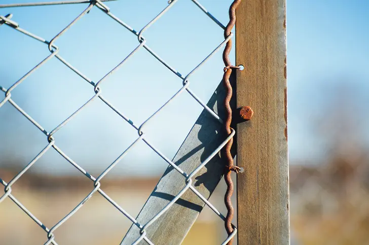 Словения символично премахна първите метри от оградата на границата си с Хърватия