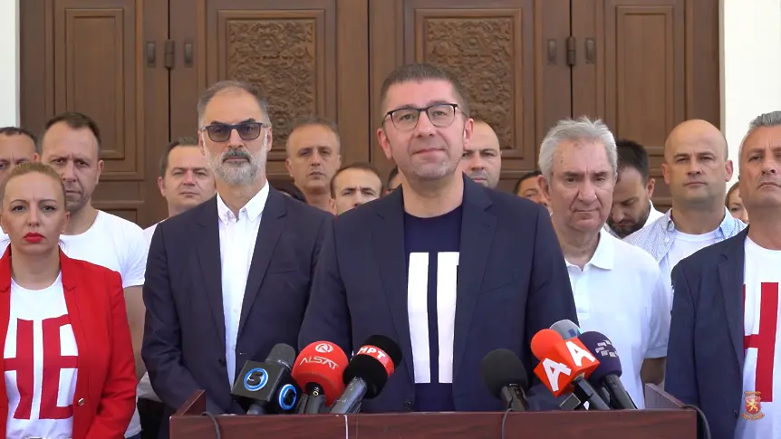 Мицкоски: Нищо не е свършило, депутатите ни няма да подкрепят промени в конституцията