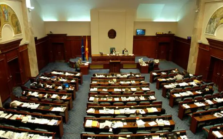 Трети ден парламентът в Скопие обсъжда френското предложение