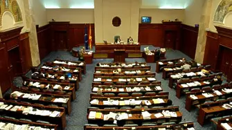 Трети ден парламентът в Скопие обсъжда френското предложение