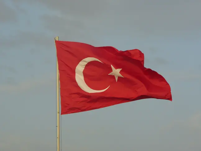 Турция задържа лихвените проценти, лирата достигна годишно дъно