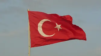 Турция задържа лихвените проценти, лирата достигна годишно дъно