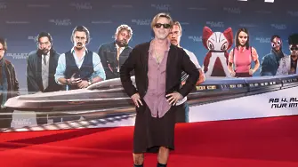 Брад Пит се появи с пола на червения килим в Берлин (видео и снимки)