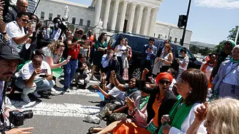 Задържаха 17 членове на Конгреса, участвали в митинг за правото на аборт