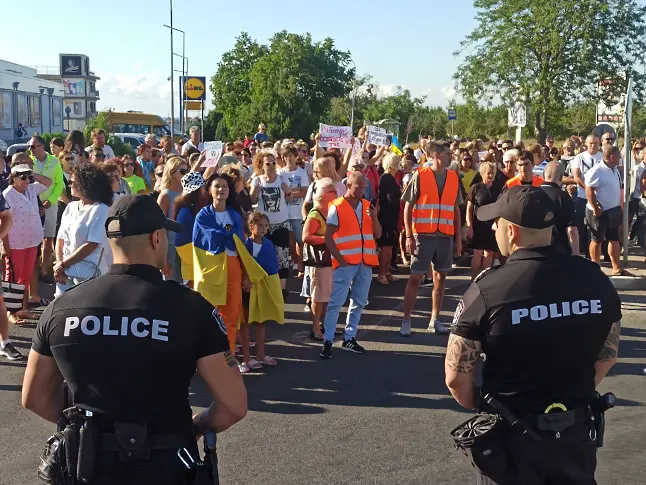 Хотелиери и украинци затвориха пътя Бургас - Варна. Нямало пари от април 