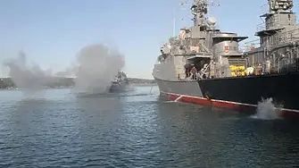 Разтоварват бойна техника в района на Военноморска база – Бургас 