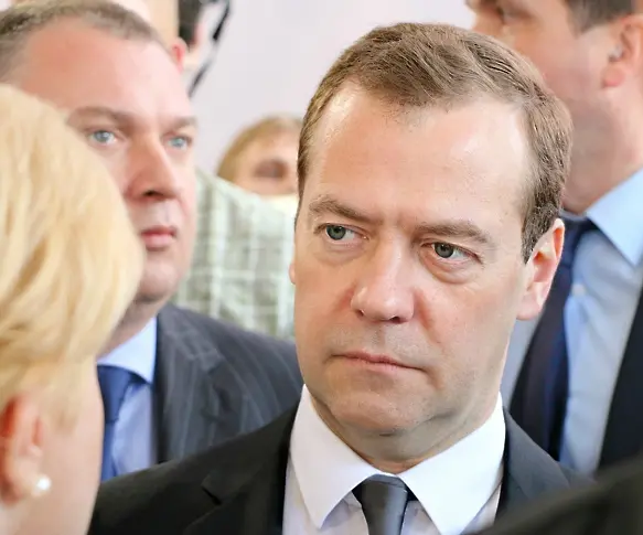 Медведев сравни обвиненията на Запада срещу Русия с убийството на Цезар и смъртта на динозаврите