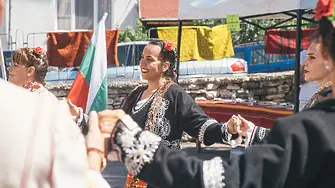 350 самодейци се изявиха на Третия фестивал  „Пей, танцувай и в Моравица лудувай“