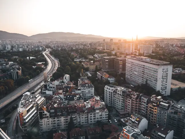 Наредбата за създаване на нискоемисионни зони в София скара общинските съветници