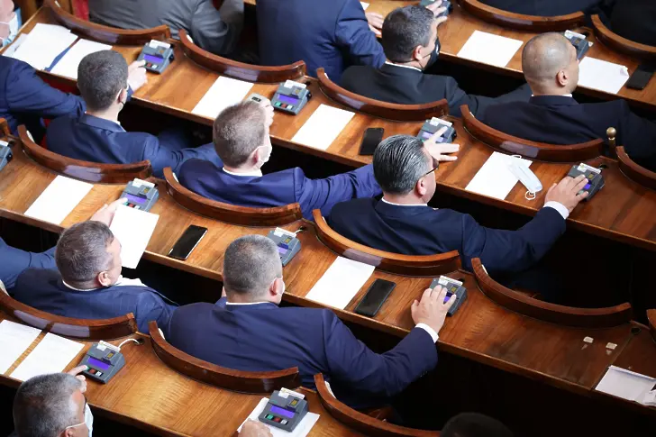 Депутатите решават по какви правила ще се избира новият председател на КПКОНПИ