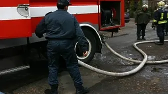 Голям пожар гори на зеленчуковата борса край Пазарджик