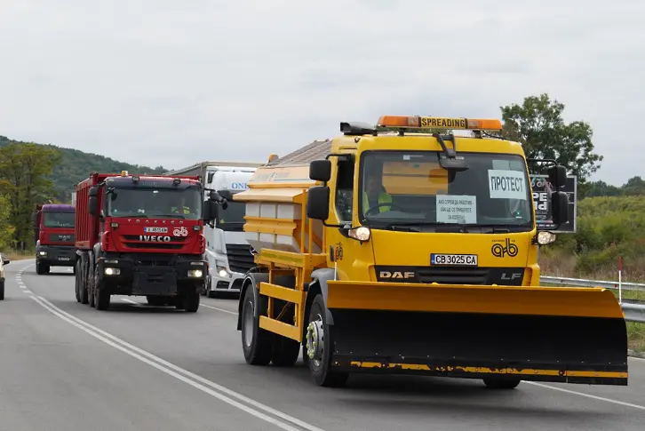 Протестът на пътните фирми затрудни движението Хасково-Димитровград