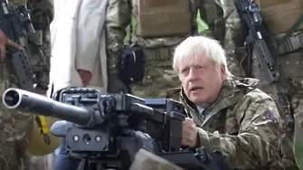 Борис Джонсън участва в обучение на украински войници (видео) 