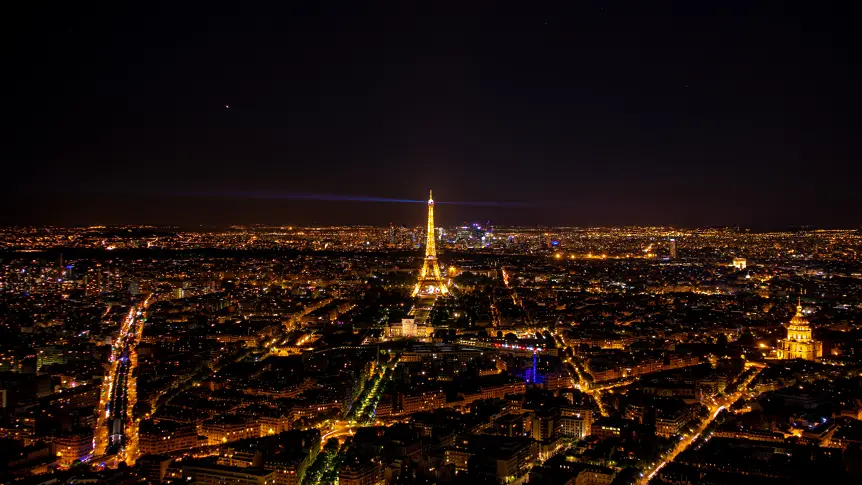 Франция ограничава светещите реклами нощем