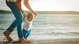 Бащите ще могат да ползват два месеца отпуск за отглеждане на дете до осемгодишна възраст