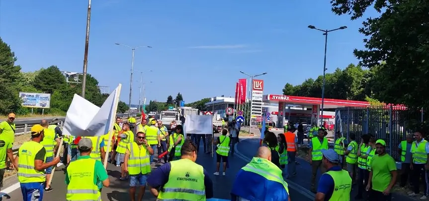 Протест на пътните строители отново блокира АМ „Хемус” край Варна