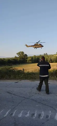 Още един вертолет се включи в гасенето на пожара край село Лесичово
