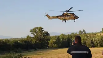 Още един вертолет се включи в гасенето на пожара край село Лесичово