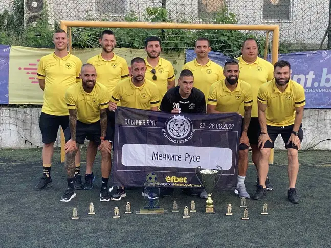 ФК „Мечките“ отново грабнаха „Купата на кмета“ в градското първенство по мини футбол