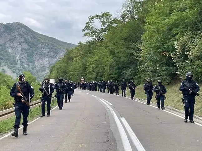 Два от граничните пунктове между Косово и Сърбия са затворени